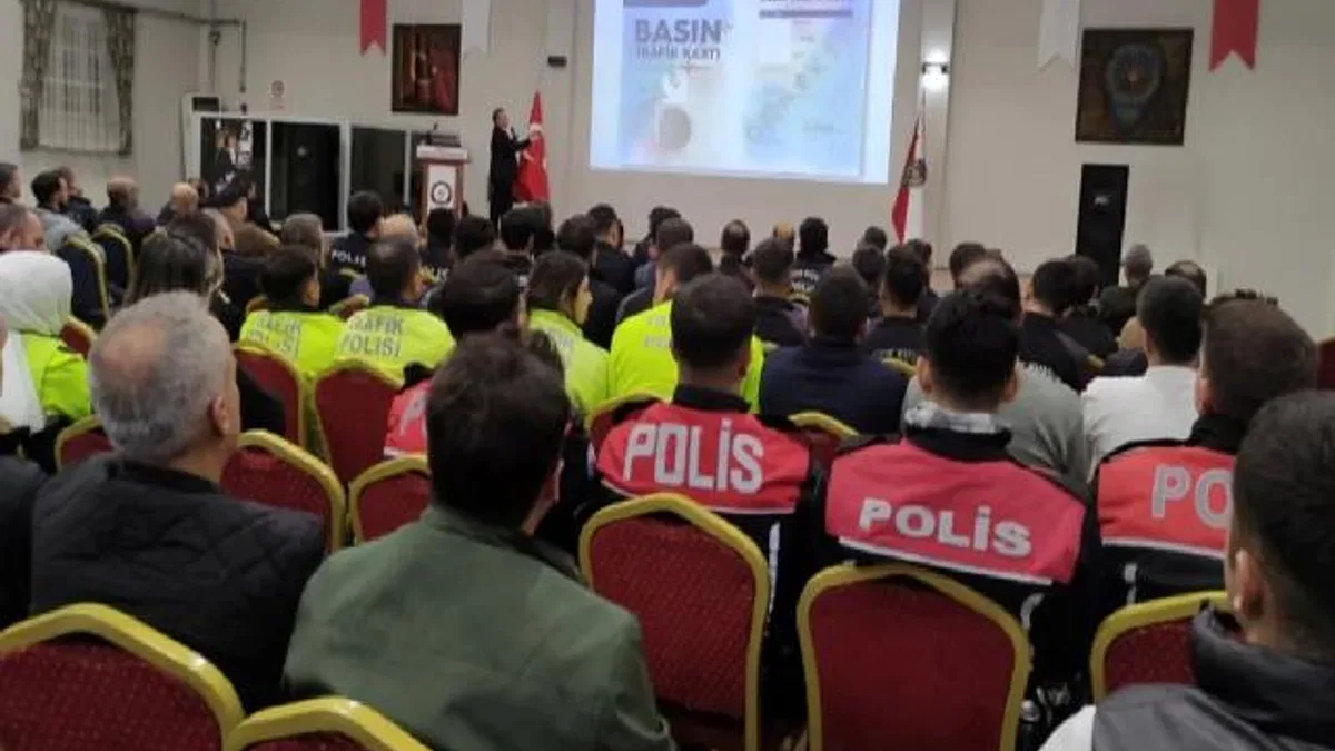 Konya’da emniyet mensuplarına 'Basın Kartı' bilgilendirmesi