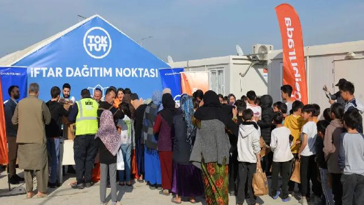 Antakya'da 5 bin kişiye sıcak yemek dayanışması