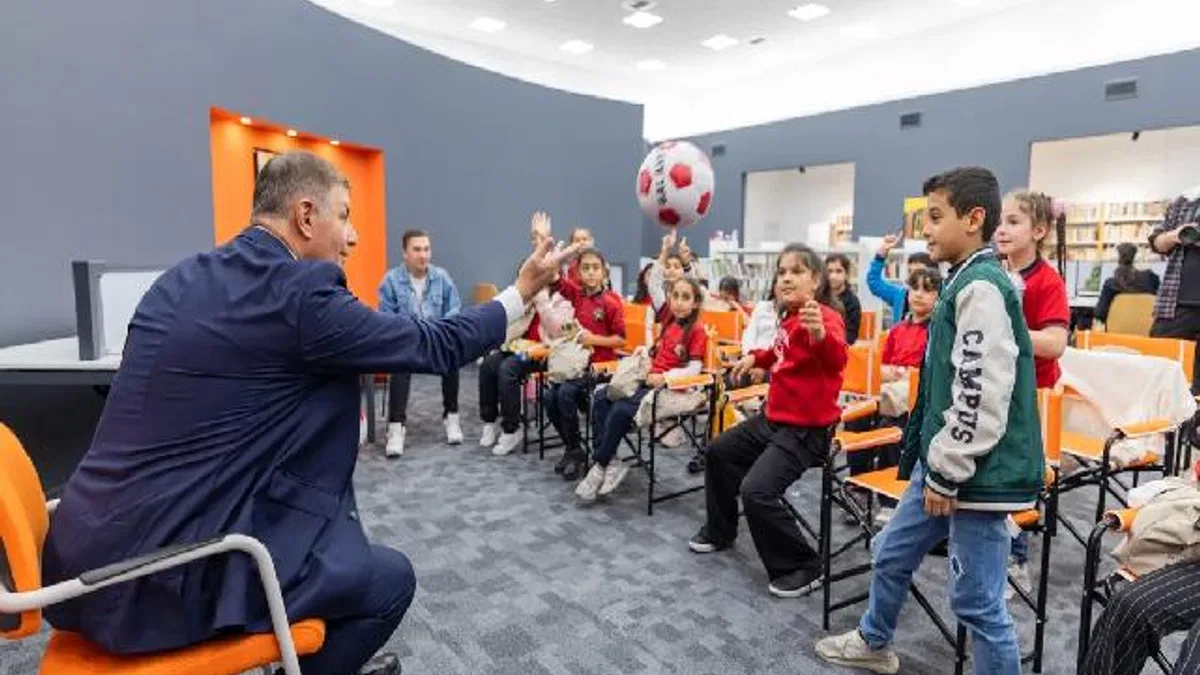 Başkan Tugay okudu, Kadifekaleli çocuklar dinledi