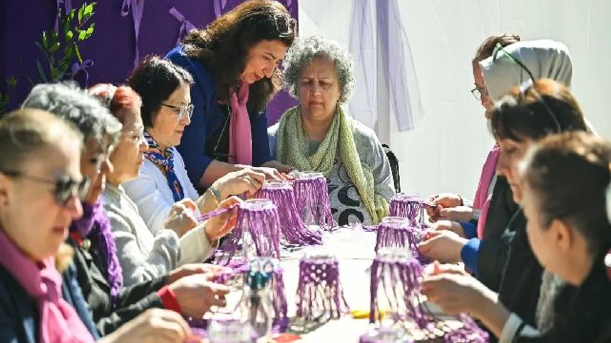 İzmir Bornova’da 8 Mart coşkusu