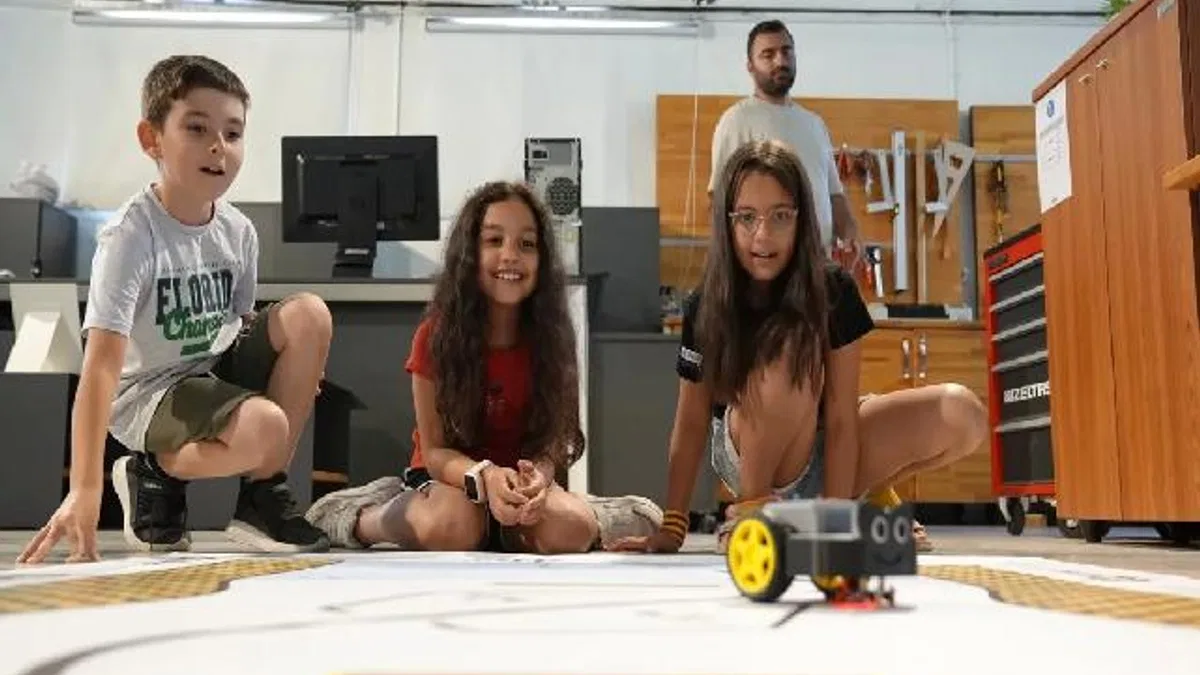 İzmirli çocuklar robotik dünyayla tanıştı