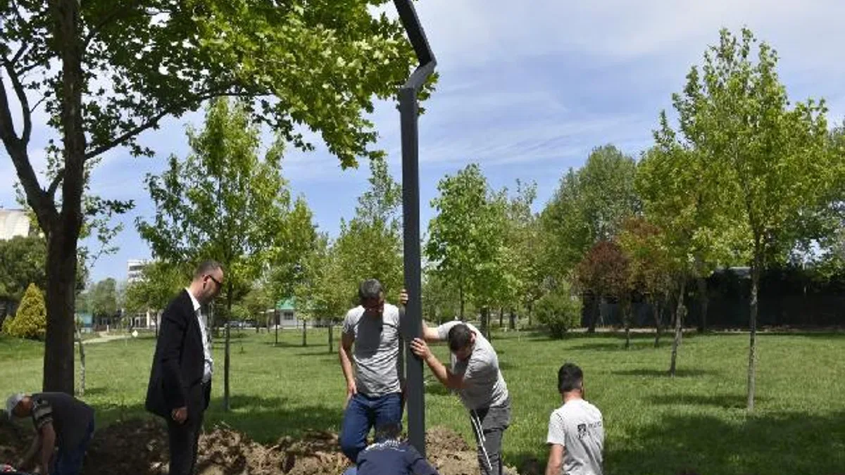 Bursa Karacabey’de Atatürk Kültür Parkı’na modern aydınlatma