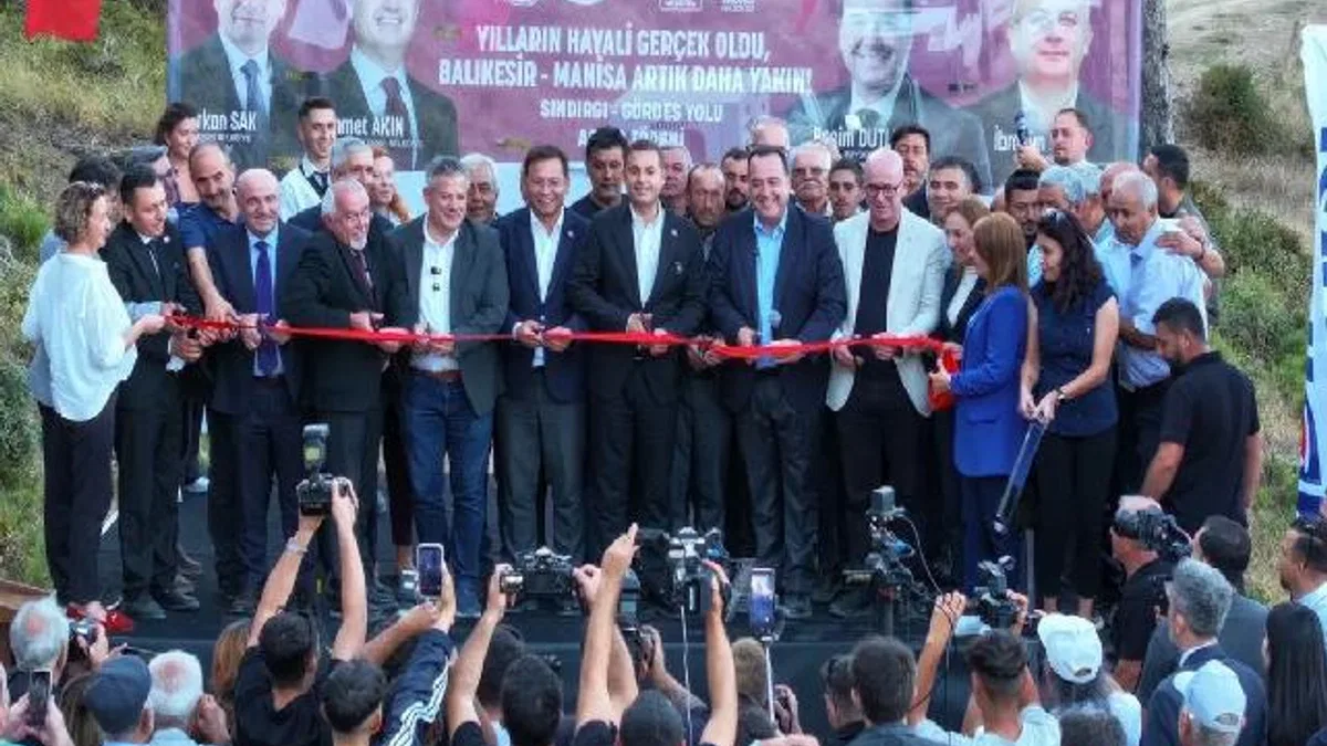 Gördes–Sındırgı yolunda birlikle gelen hizmet