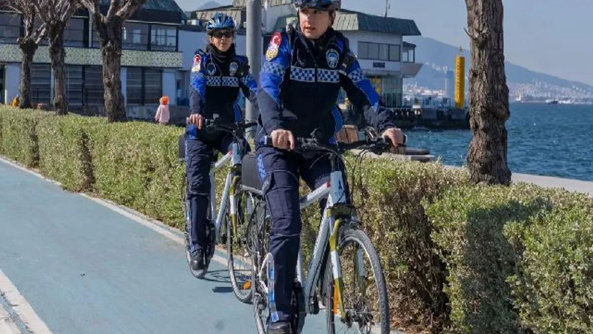 İzmir’de kadın emeği kenti güzelleştiriyor