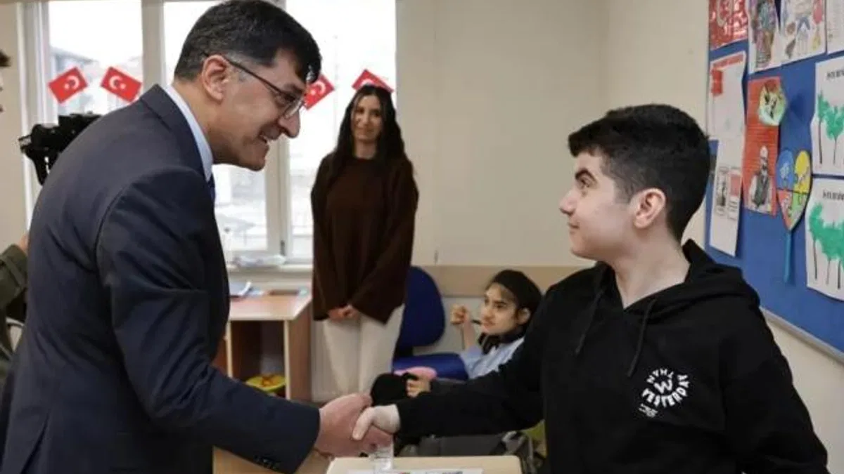 Kütahya'da Başkan Kahveci'den 'özel eğitim' ziyareti