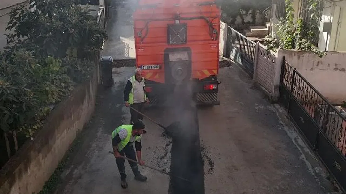 Kocaeli Gebze’de asfalt mesaisi sürüyor
