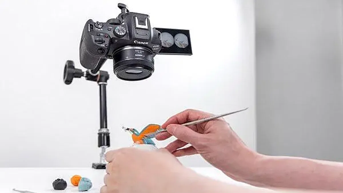 Canon'un uzamsal videolar kaydedebilen lensi satışa çıktı