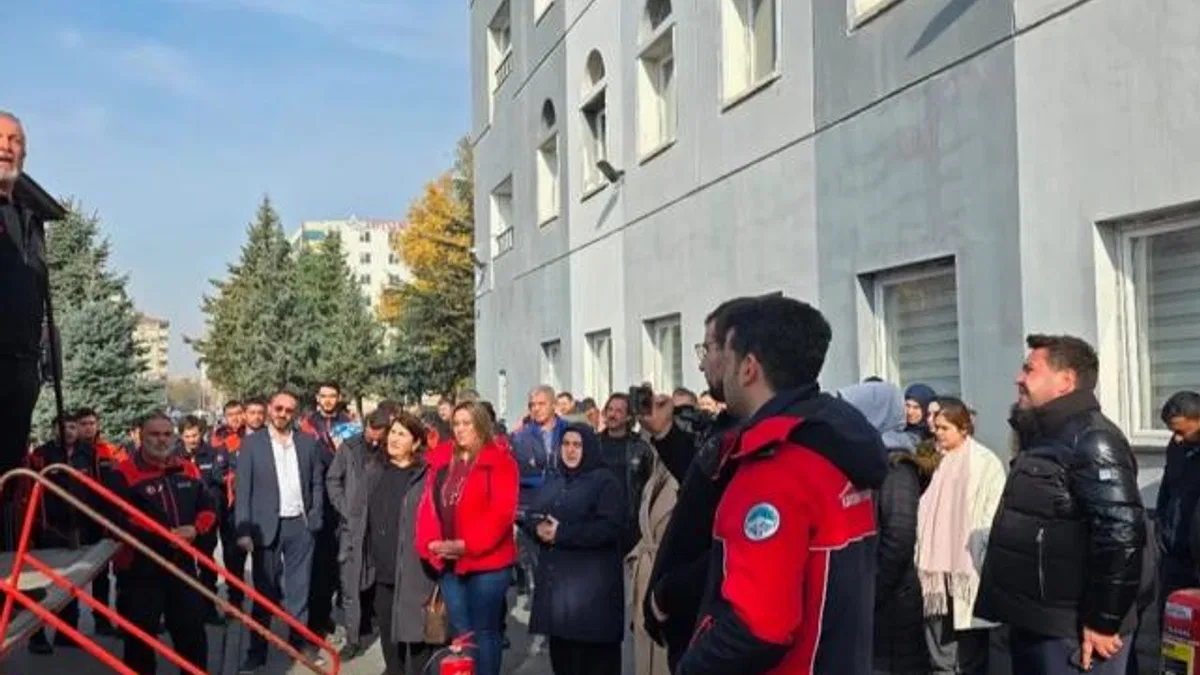 Kayseri Kocasinan'da personele acil durum tahliye ve yangın tatbikatı