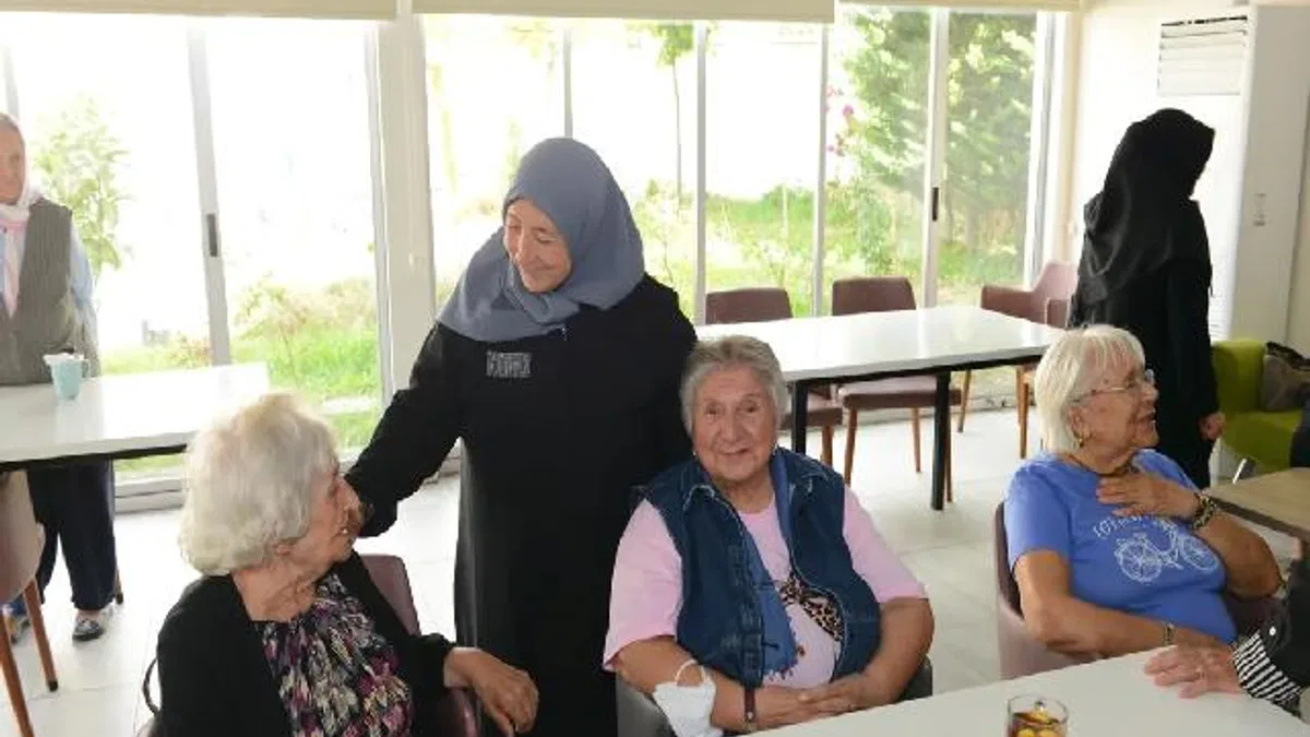 Bursa Nilüferli kadınlardan huzurevinde sıcak buluşma