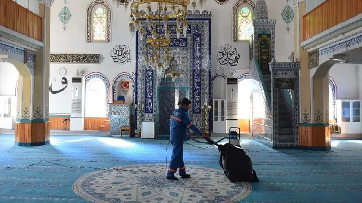 Bursa Yıldırım'ın camilerinde temizliğe devam