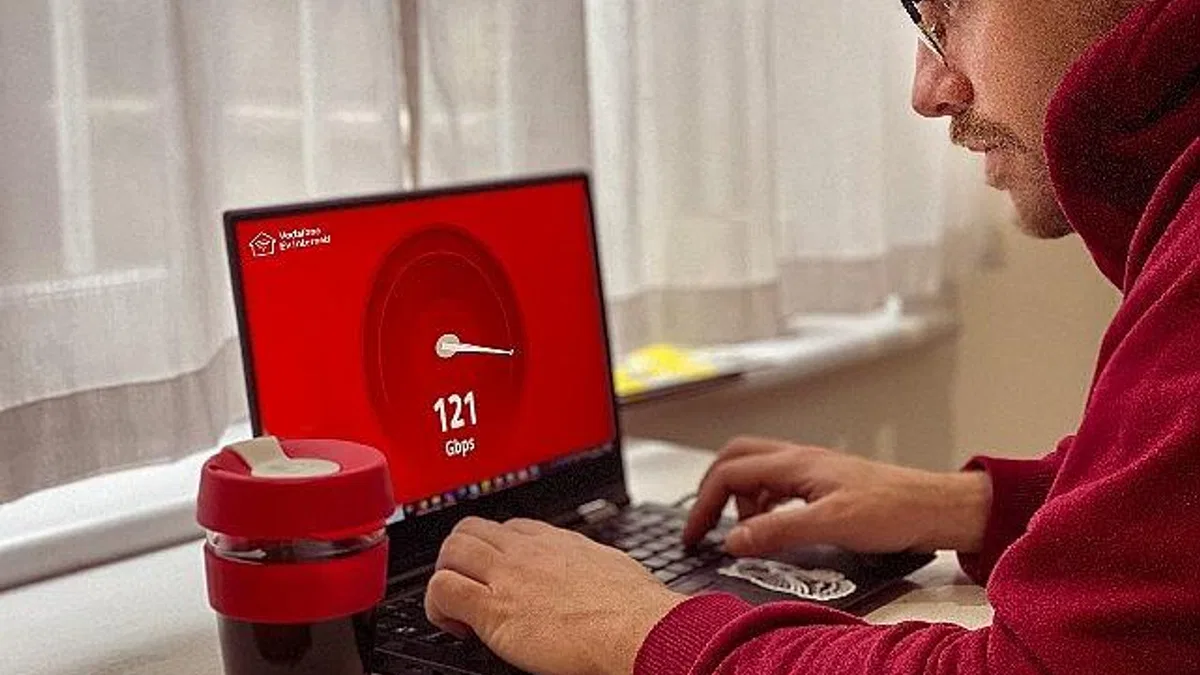 Vodafone'dan fiberde Türkiye rekoru: 100G PON ile saniyede 121 Gigabit