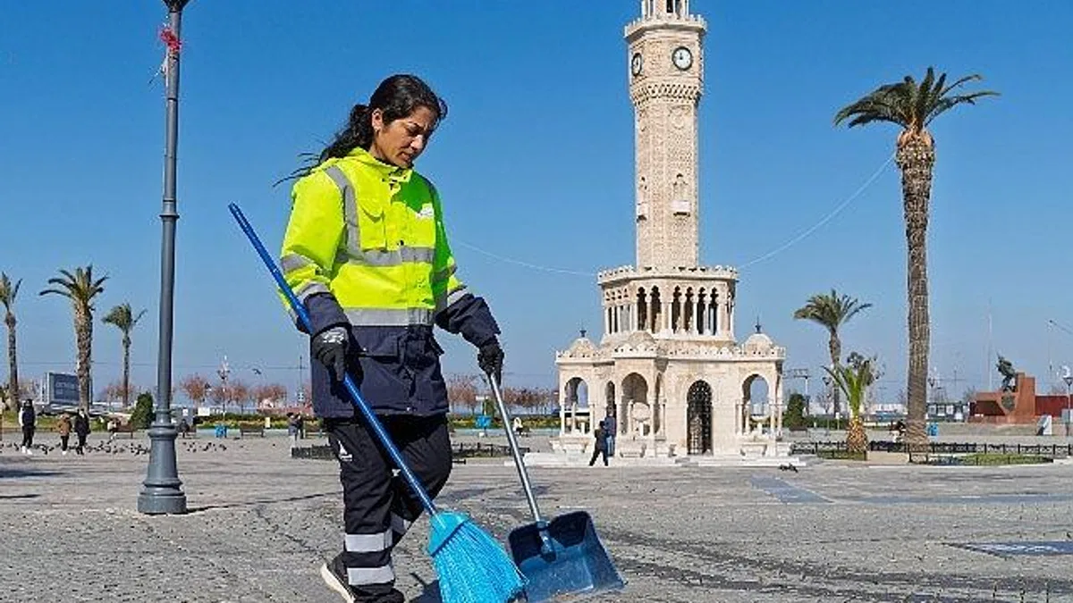 İzmir'de kadın emeği kenti güzelleştiriyor