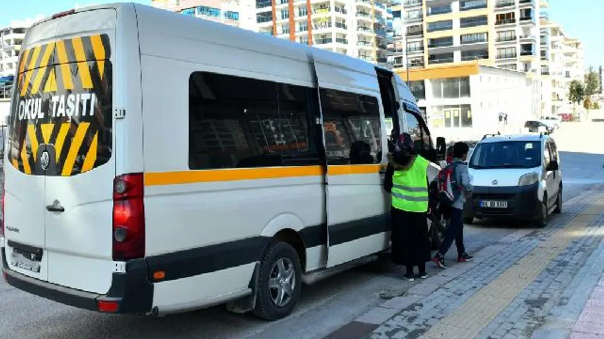 Ankara Büyükşehir’den öğrencilere servis ve abonman desteği
