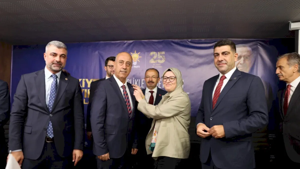 Mardin'de YRP'li Mahmut Özer, AK Parti'ye katılarak yeni bir siyasi sayfa açtı