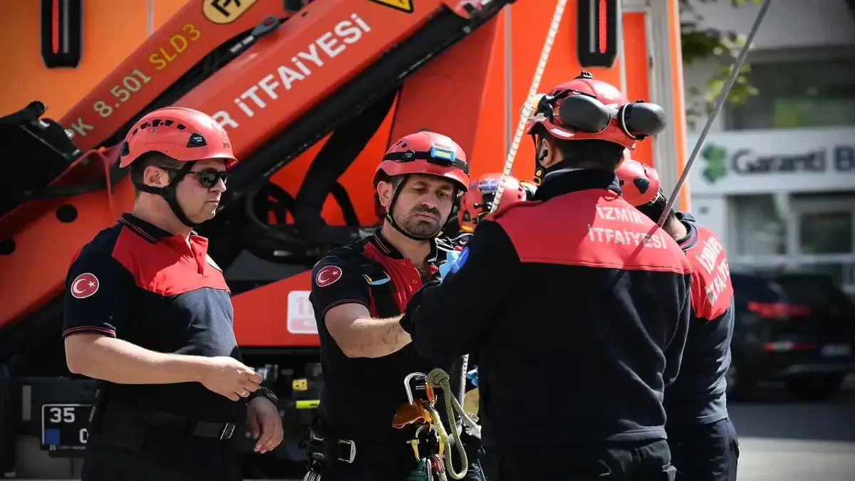 İzmir itfaiyesi acil durum tatbikatı gerçekleştirdi