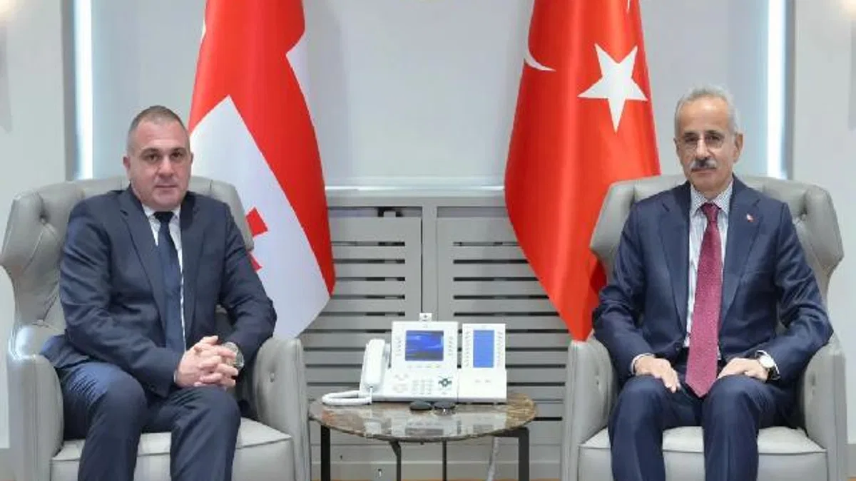 Bakan Uraloğlu Gürcistanlı mevkidaşı Sokhadze ile görüştü