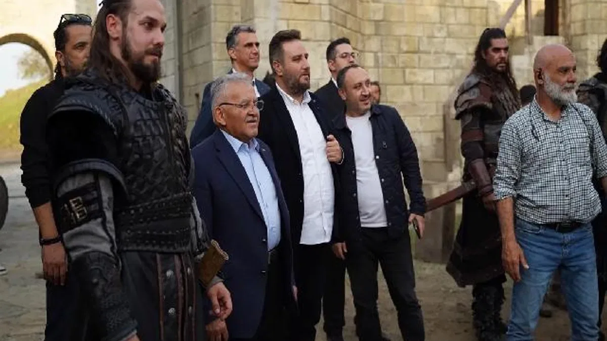Memduh Büyükkılıç'tan İstanbul'da film platosuna ziyaret