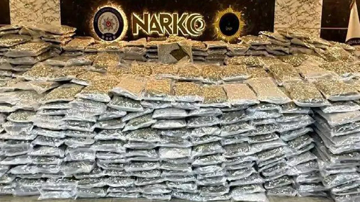 Başakşehir'de uyuşturucu çetesine darbe! 880 kg Skunk ile 7 zehir taciri tutuklandı!