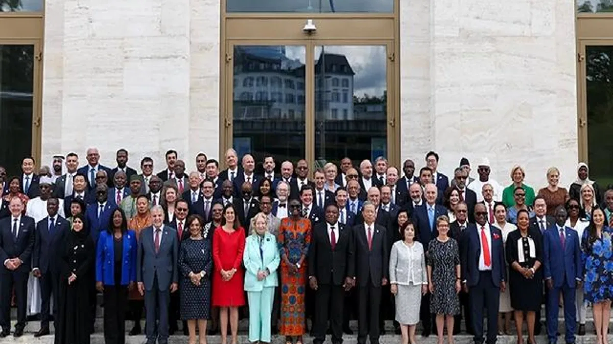 TBMM Başkanı Kurtulmuş, Cenevre’de aile fotoğrafında