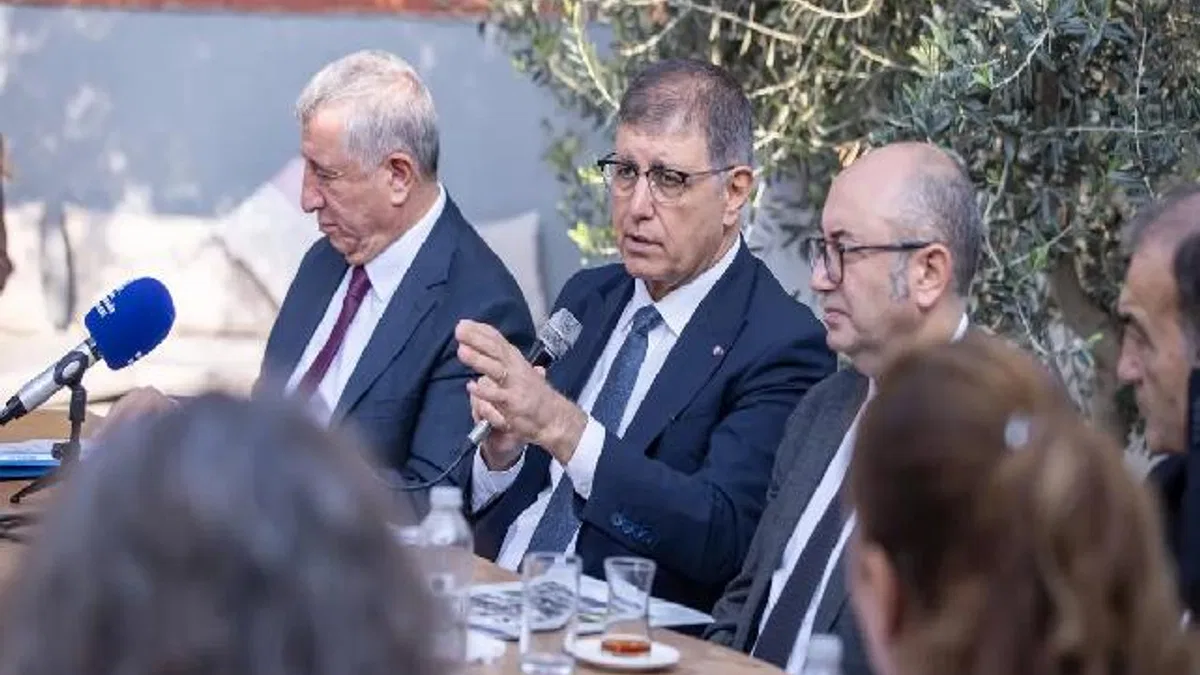 Başkan Tugay, Güzelbahçeli muhtarları dinledi
