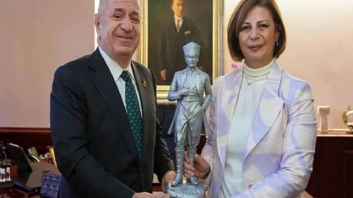 Ümit Özdağ'dan CHP'li başkana ziyaret