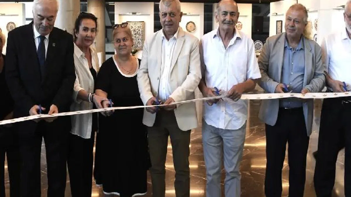 Bursa Osmangazi’de “Emeklilikten Bugüne Çini Sergisi” açıldı