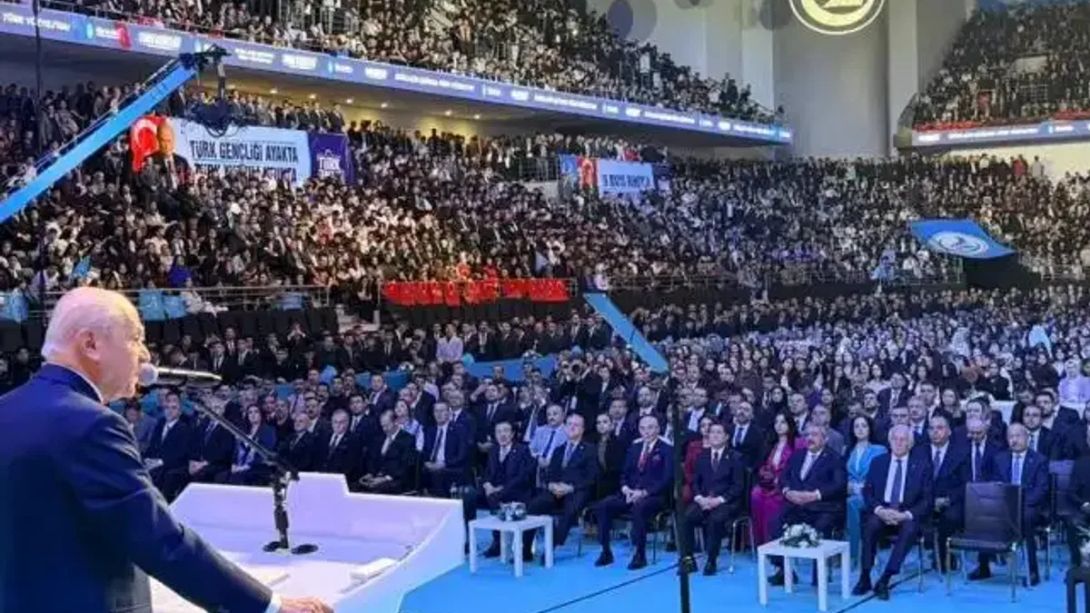 Bahçeli Büyük Kurultay'da konuştu: Türk gençliği Türkiye Yüzyılı’nın teminatıdır