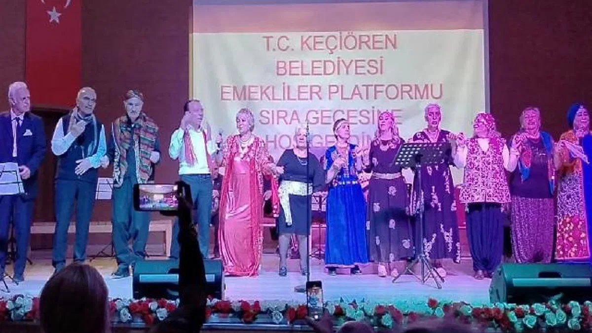 Ankara Keçiören'de emeklilerin 'sıra' coşkusu