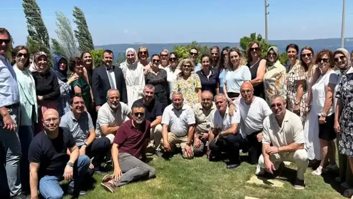 Okul müdürü yeniden atandı, veliler bayram yaptı