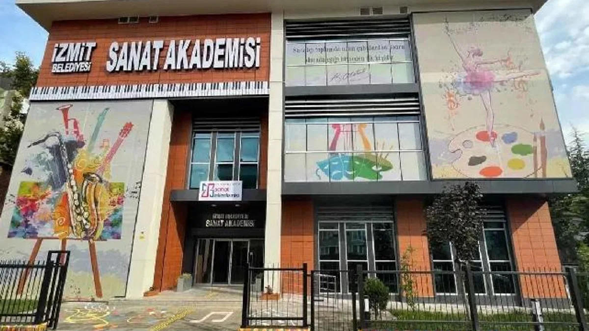 İzmit Belediyesi Sanat Akademisi’nde tiyatro heyecanı başlıyor