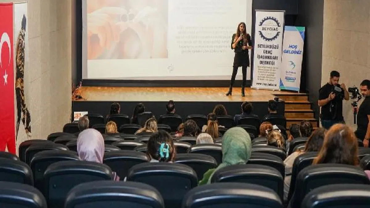 İstanbul Beylikdüzü'nde 'Evlilik Okulu' başladı