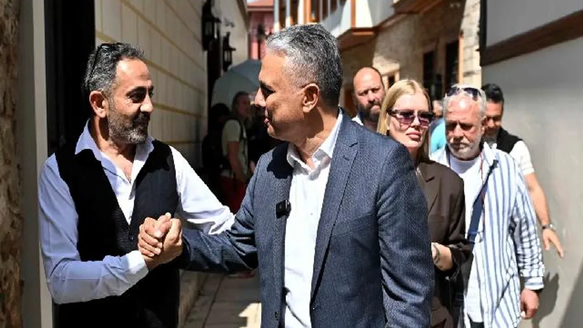 Başkan Uysal, Kaleiçi esnafıyla bir araya geldi