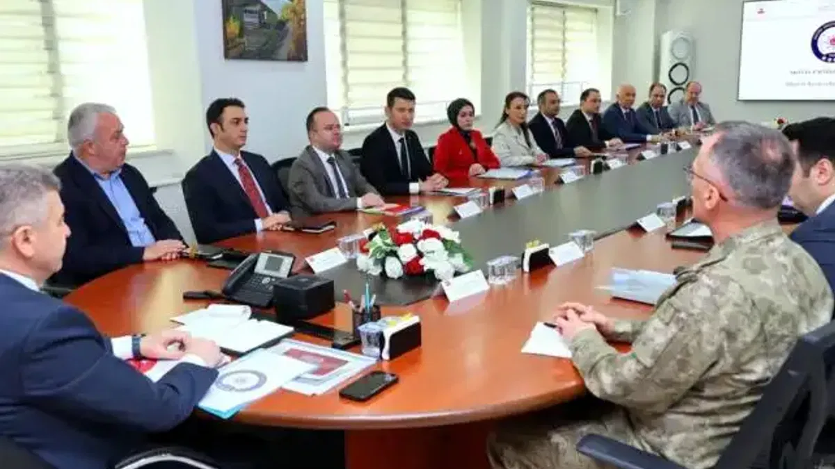 Artvin’de okulların güvenlik tedbirleri görüşüldü