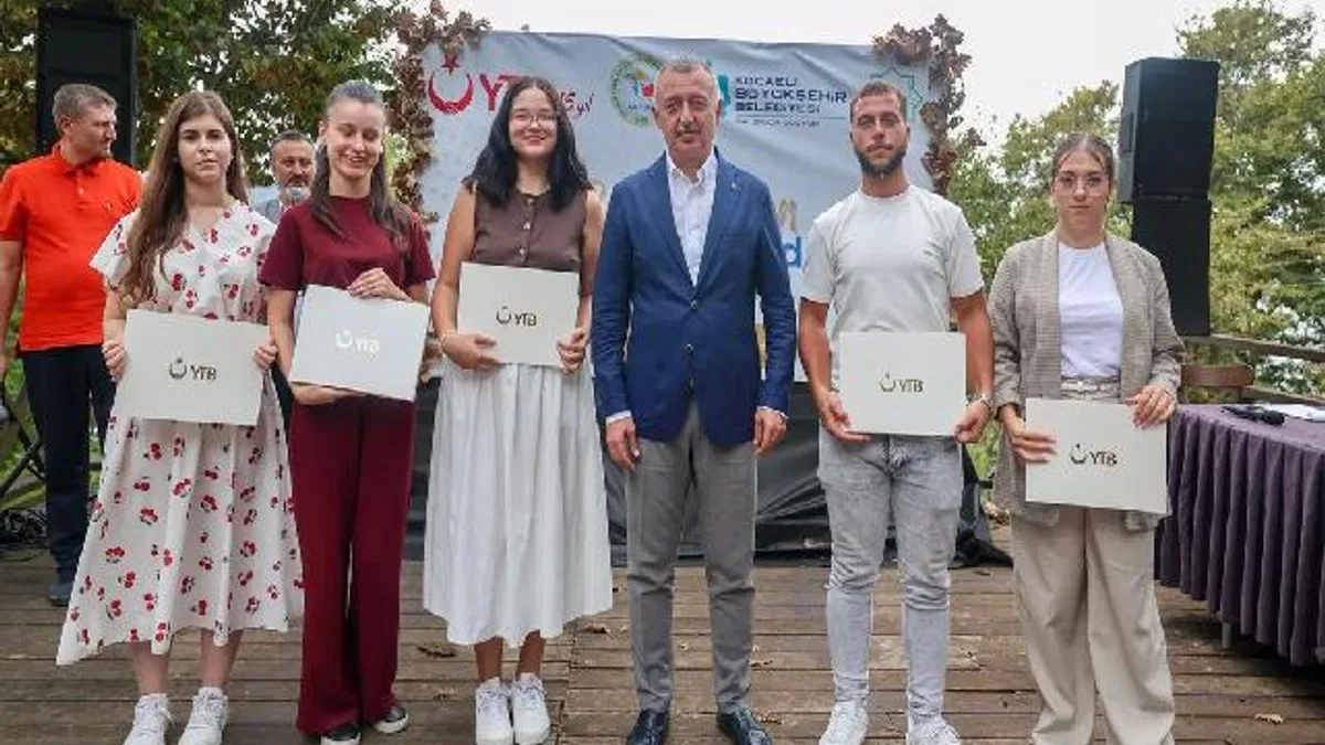 Kocaeli'de Başkan Büyükakın, soydaş gençlerle buluştu
