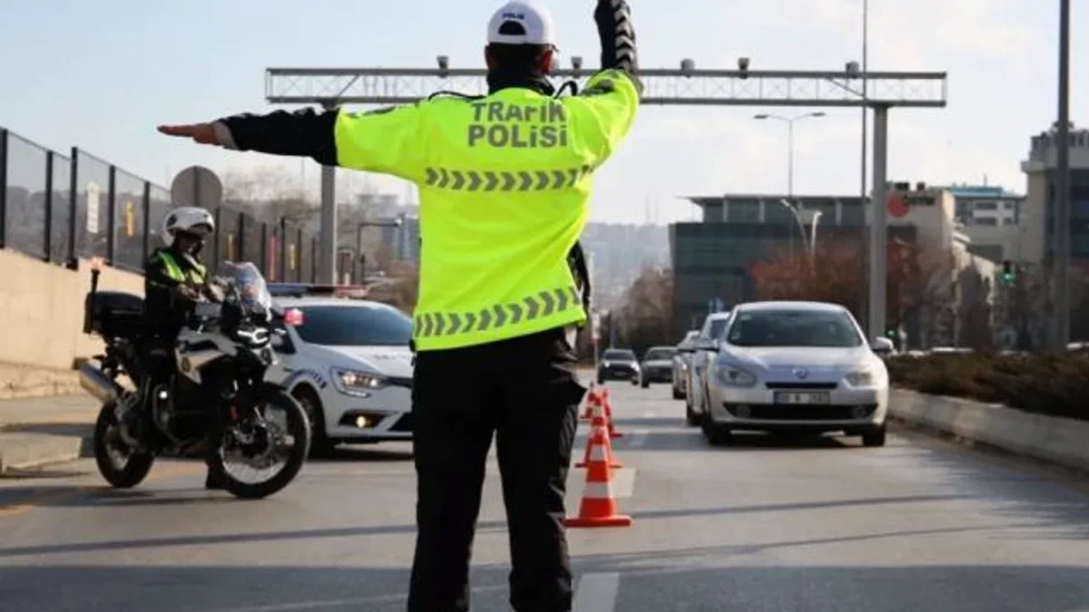Trafikte yeni dönem başladı! Cezalar katlandı, ehliyete el koyma ve iptal şartları ağırlaştı