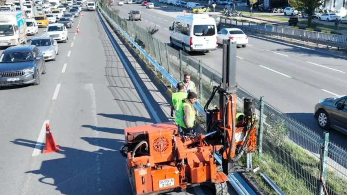 Antalya Gazi Bulvarı’nda otokorkuluk çalışması