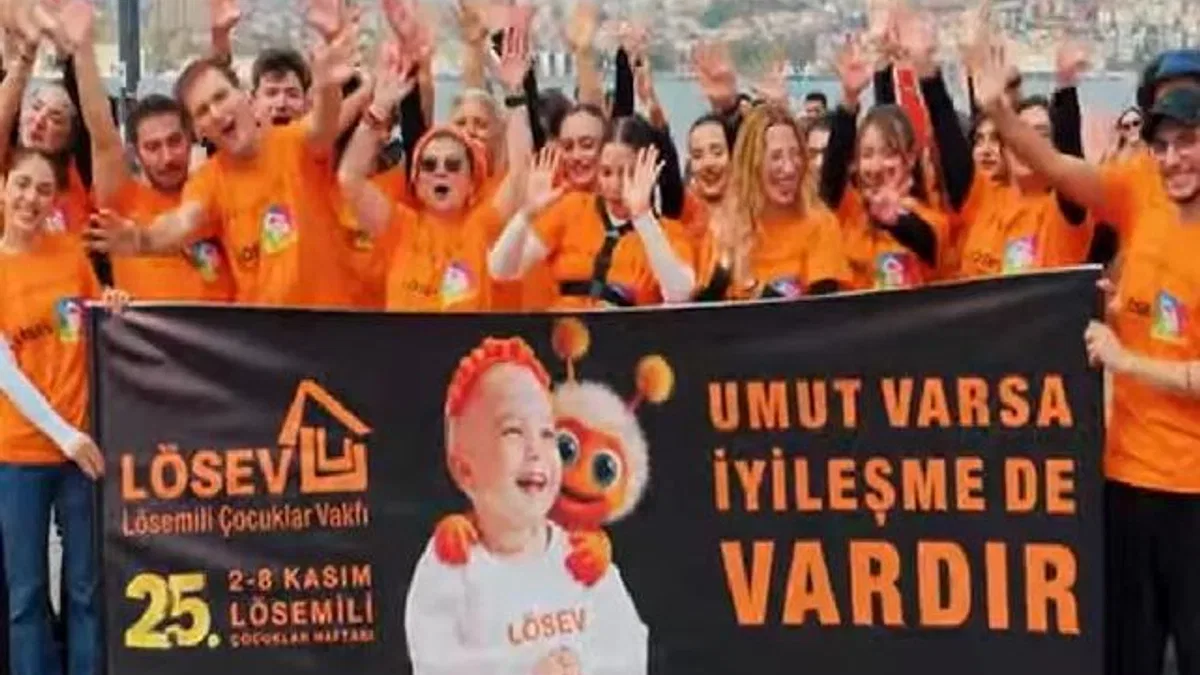 LÖSEV'den Üsküdar sahilinde danslı farkındalık