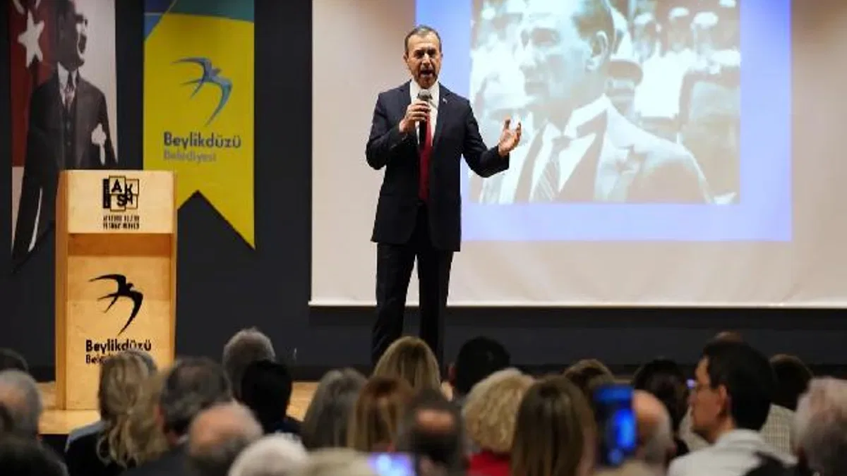 İstanbul Beylikdüzü’nde ‘Atatürk ve Cumhuriyet’ söyleşisi