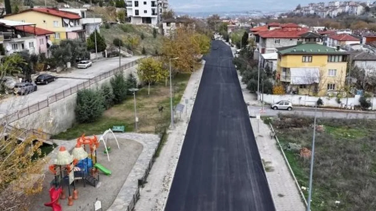 Denizli’de ulaşım ağı sıcak asfaltla yenileniyor