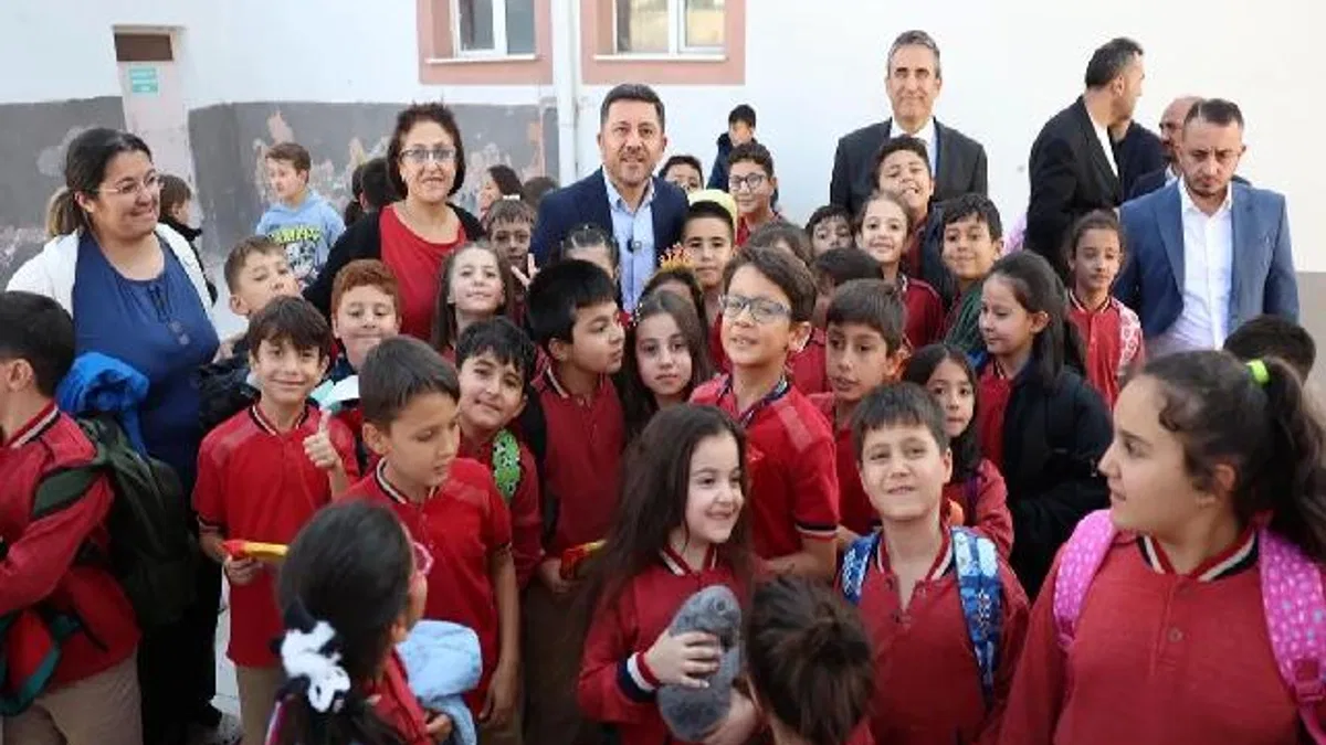 Rasim Arı’dan Sınıf Başkanı Eymen Ekinci’ye ziyaret