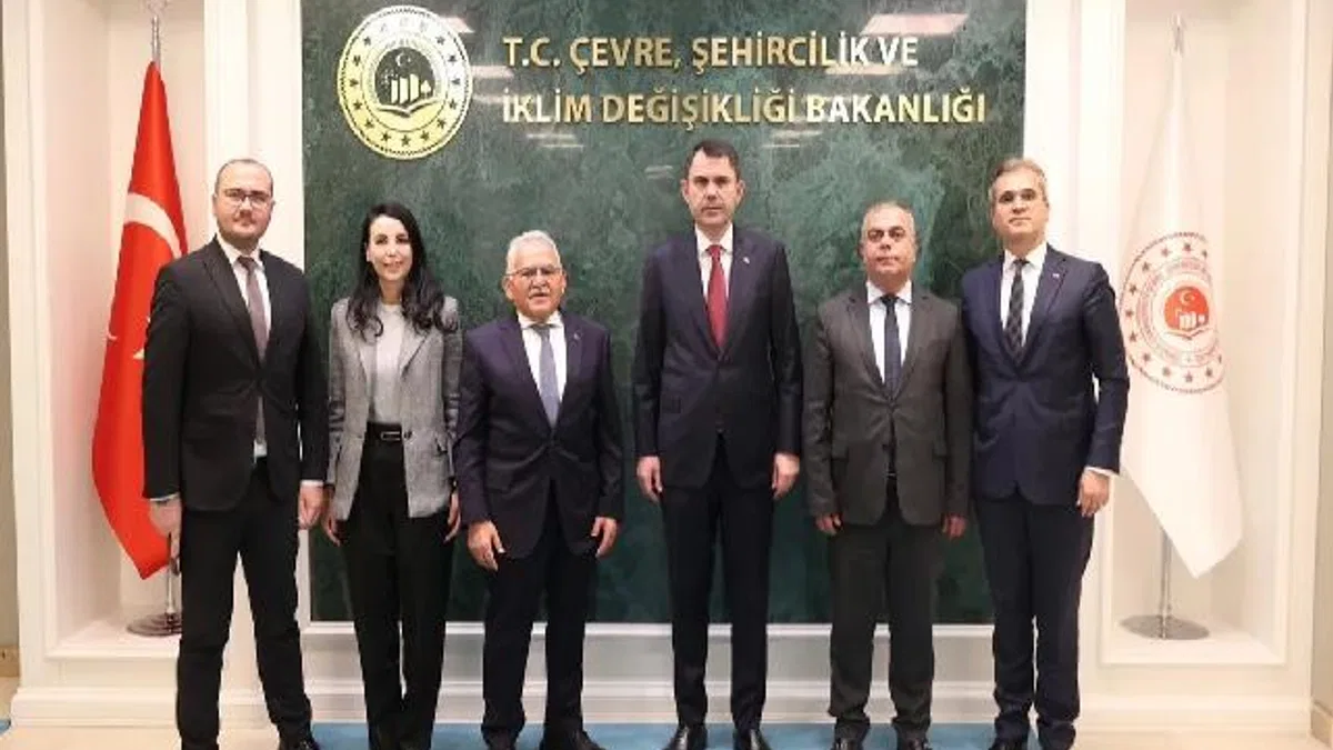 Memduh Büyükkılıç'tan Bakan Kurum'a ziyaret