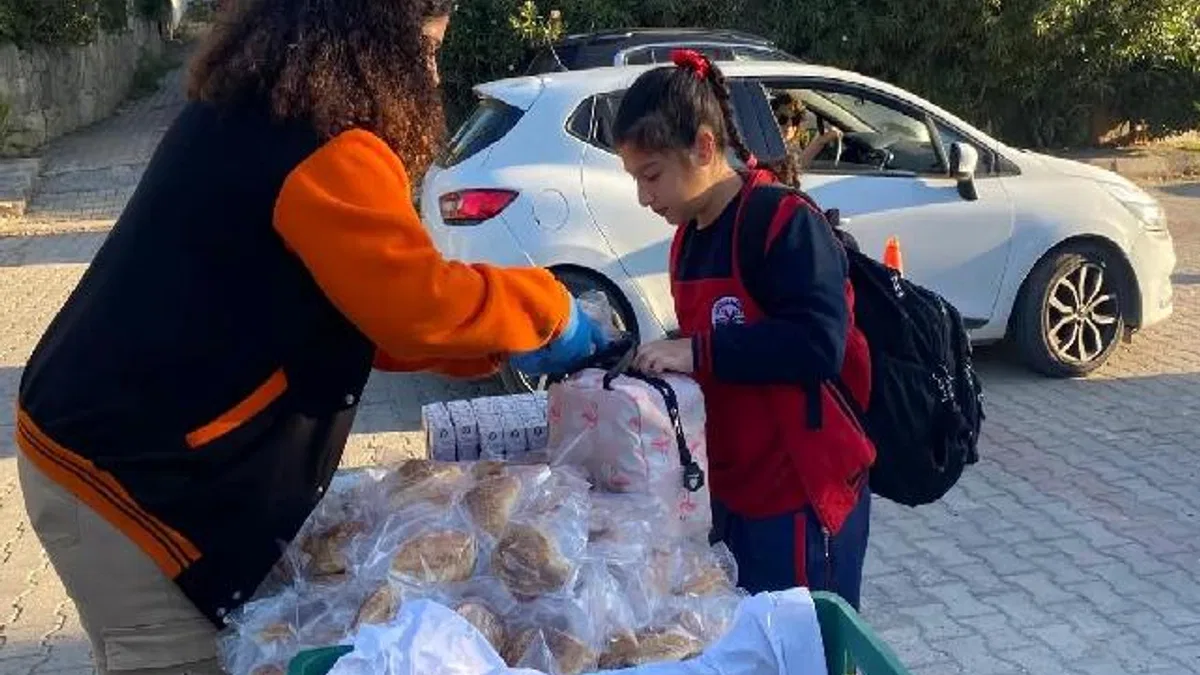 İzmir'de Süt-Simit projesi devam ediyor