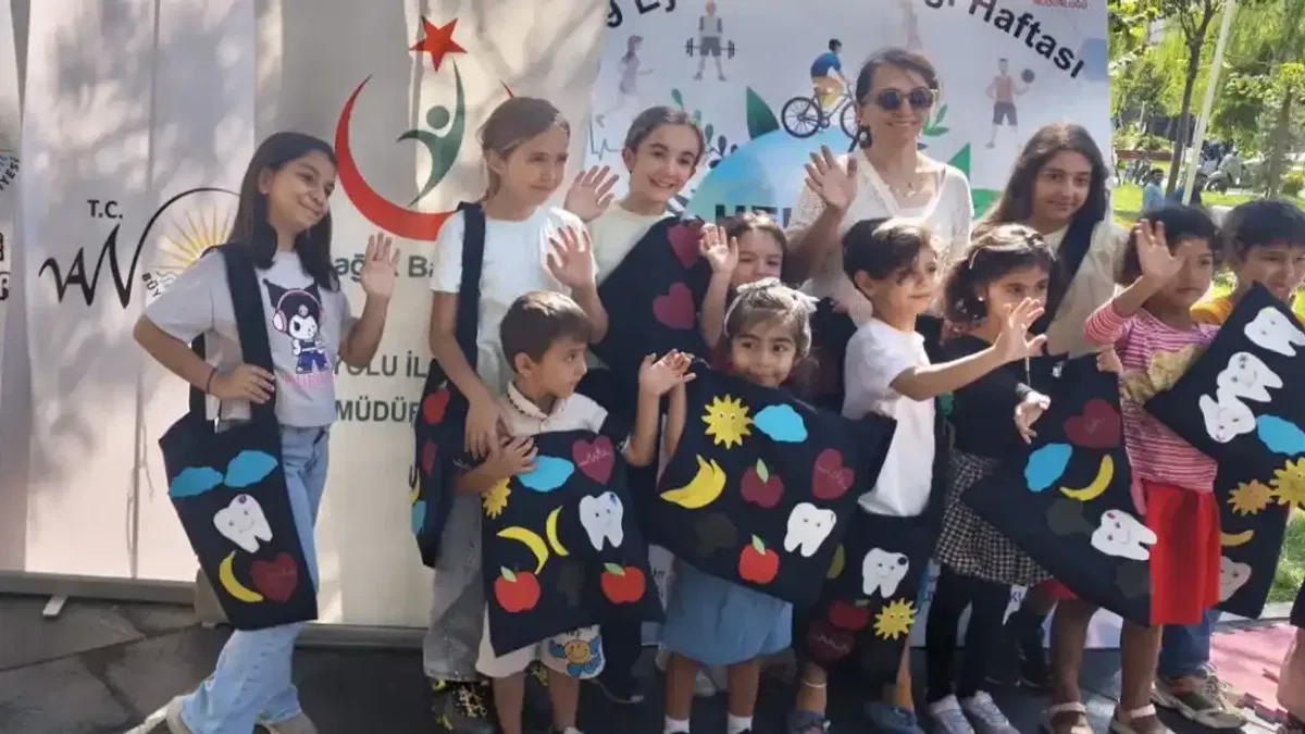 Çocuklar kendi çantalarını tasarladı
