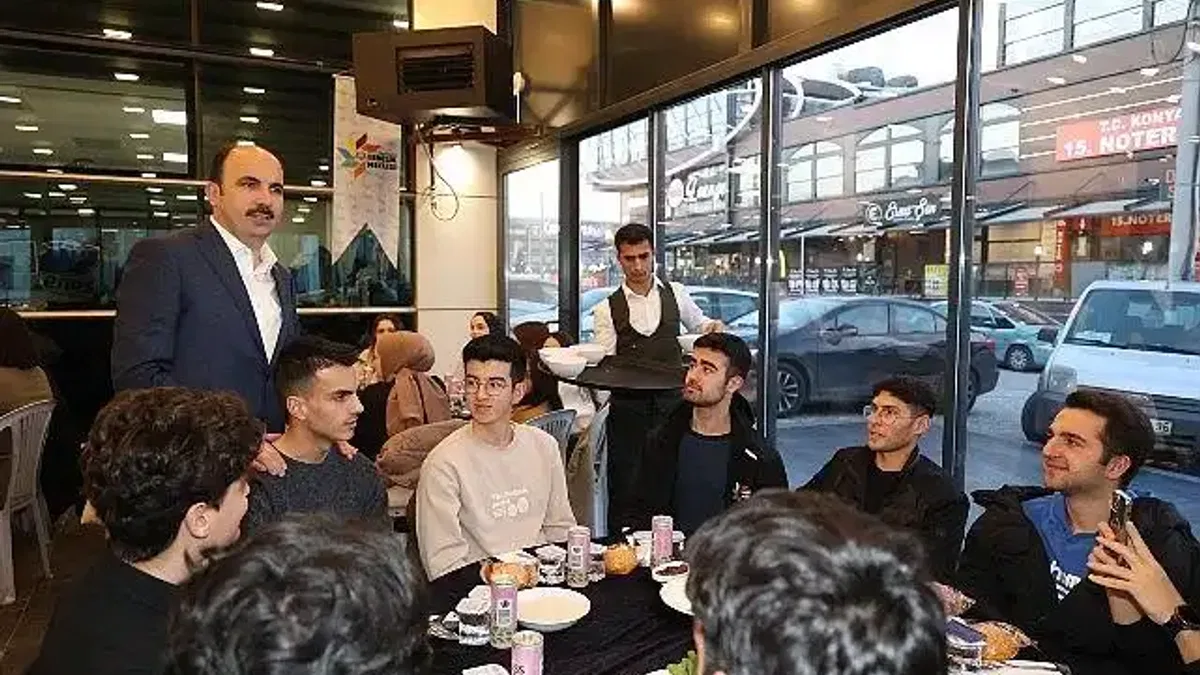 Başkan Altay İftarda Üniversiteli Gençlerle Buluştu