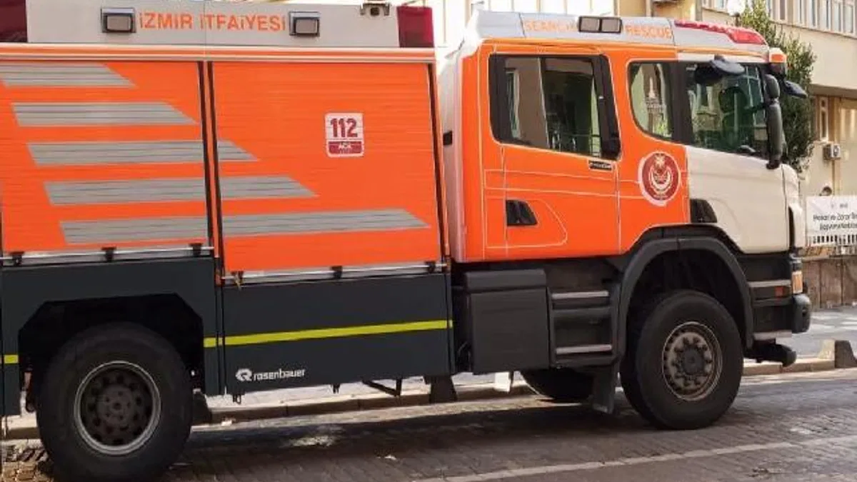 İzmir İtfaiyesi deprem sonrası destek için Sındırgı’da