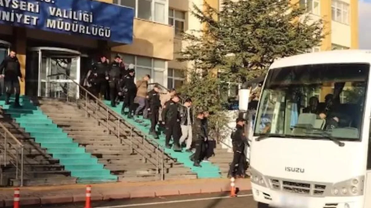 Kayseri'de FETÖ'ye 54 tutuklama