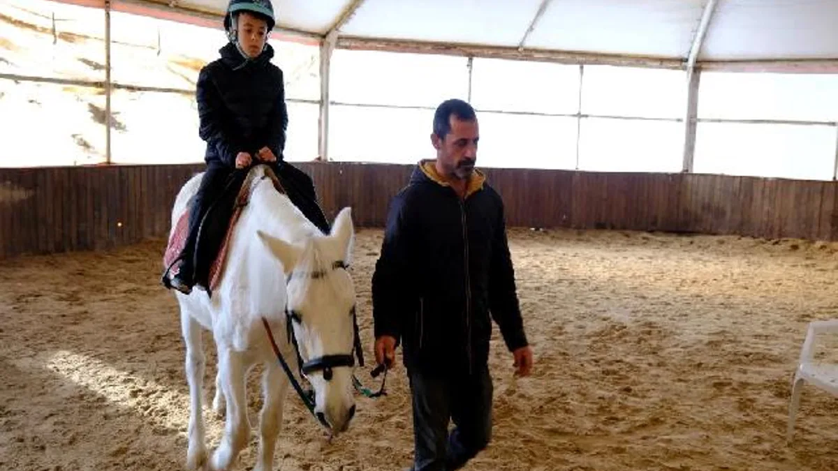 Kocaeli'de ara tatili at üstünde geçirdiler
