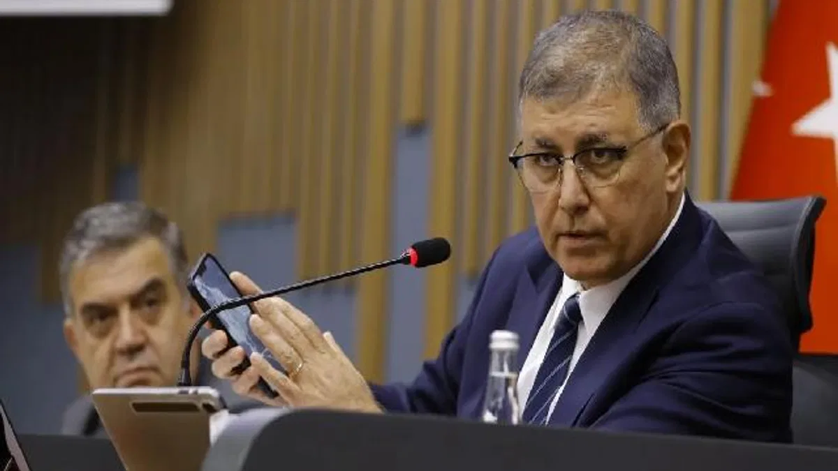 Başkan Tugay: Yetkiyi merkeze toplamak tarihi hata!