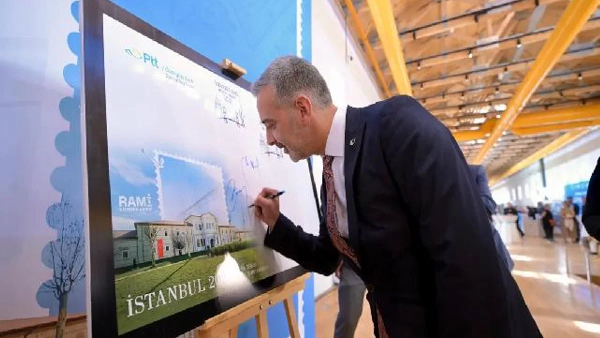 İstanbul'da Milli Pul Sergisi ziyarete açıldı