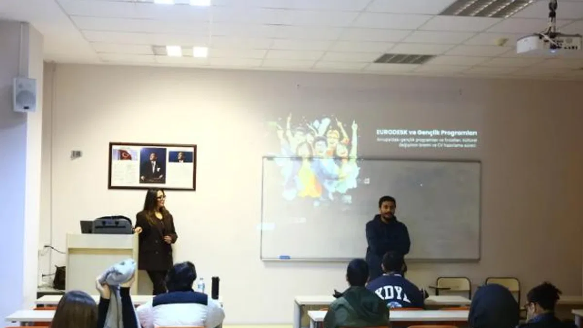 Kocaeli İzmit'te gençlere Avrupa Fırsatları semineri